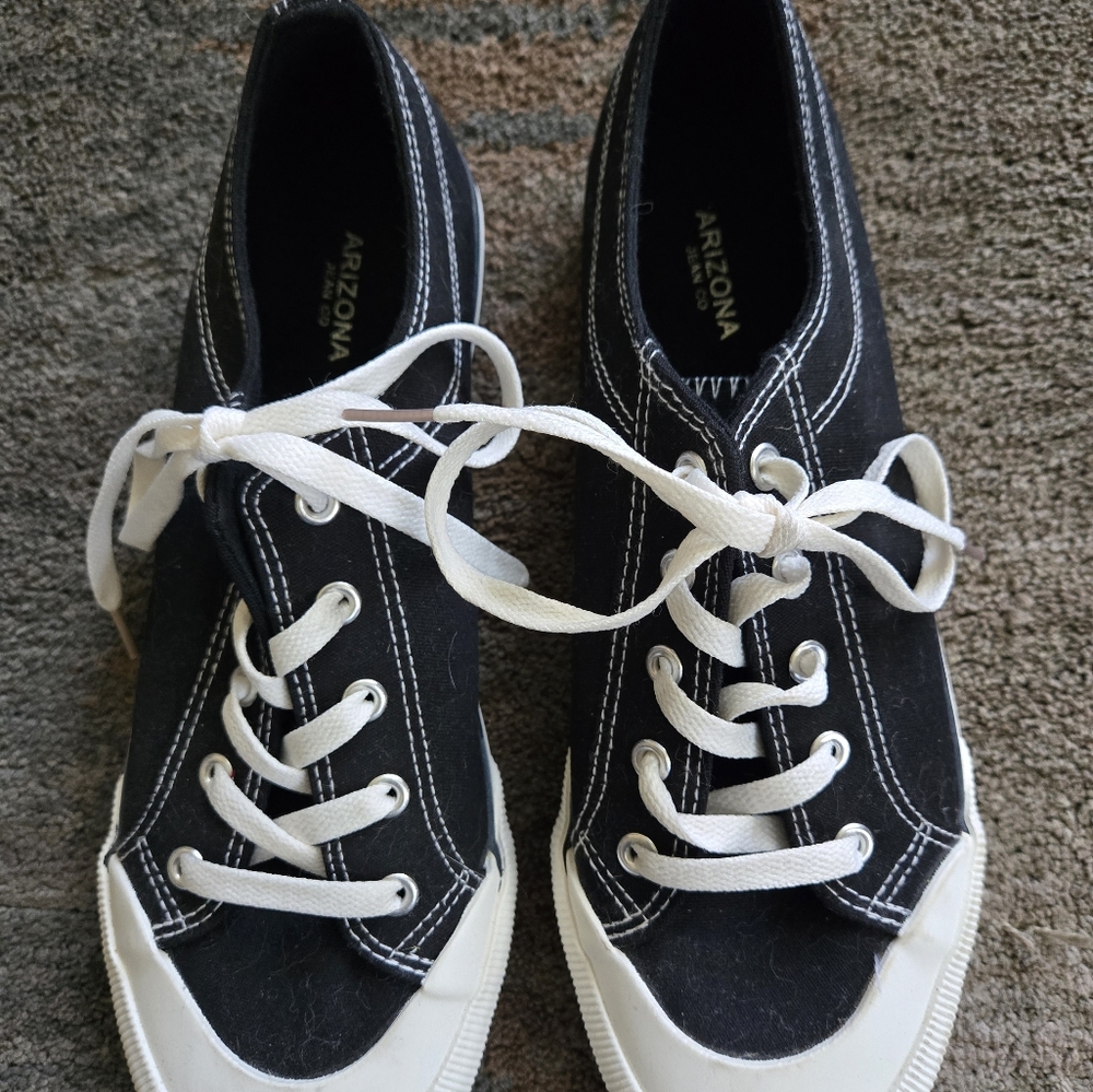 Arizona Jean Company Black and White Sneakers
